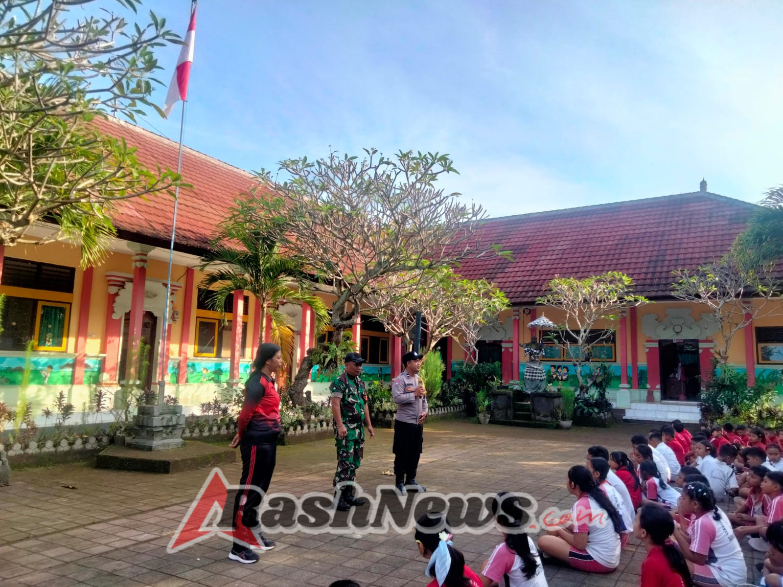 MPLS Di SD Negeri Sampalan Tengah, 103 Anak Dilatih Koramil Dawan