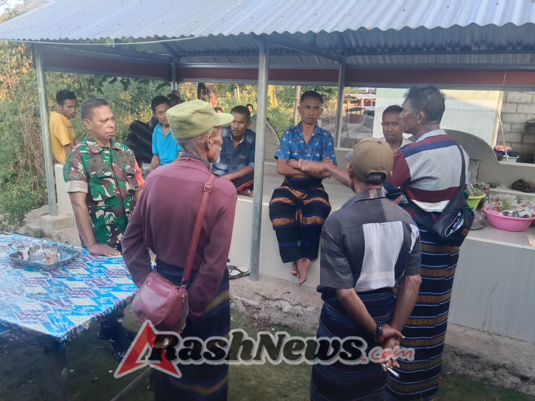 Babinsa dan Masyarakat Bersinergi Ciptakan Lingkungan Aman di Kecamatan Detukeli