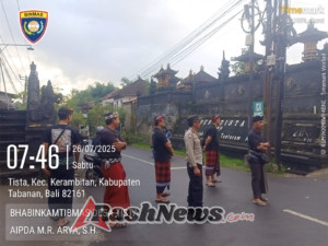 Bhabinkamtibmas  Desa Tista dan  pecalang Adat Tista melaksanakan pengamanan kegiatan Ngaben.