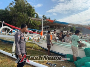 Satbinmas Berikan Himbauan Kepada Para Nelayan untuk Menjaga Kamtibmas dan Kebersihan di Wilayah Pantai