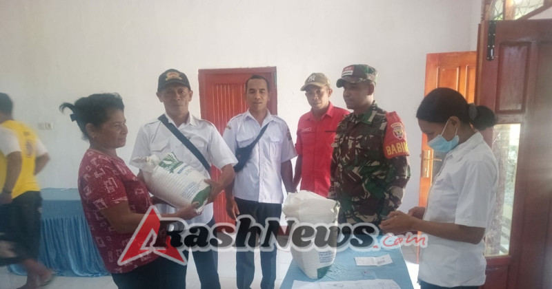 Babinsa Koramil 1612-03/Reok Aktif di Lapangan, Kawal Ketat Penyaluran Hanpangan untuk Warga Desa Lante