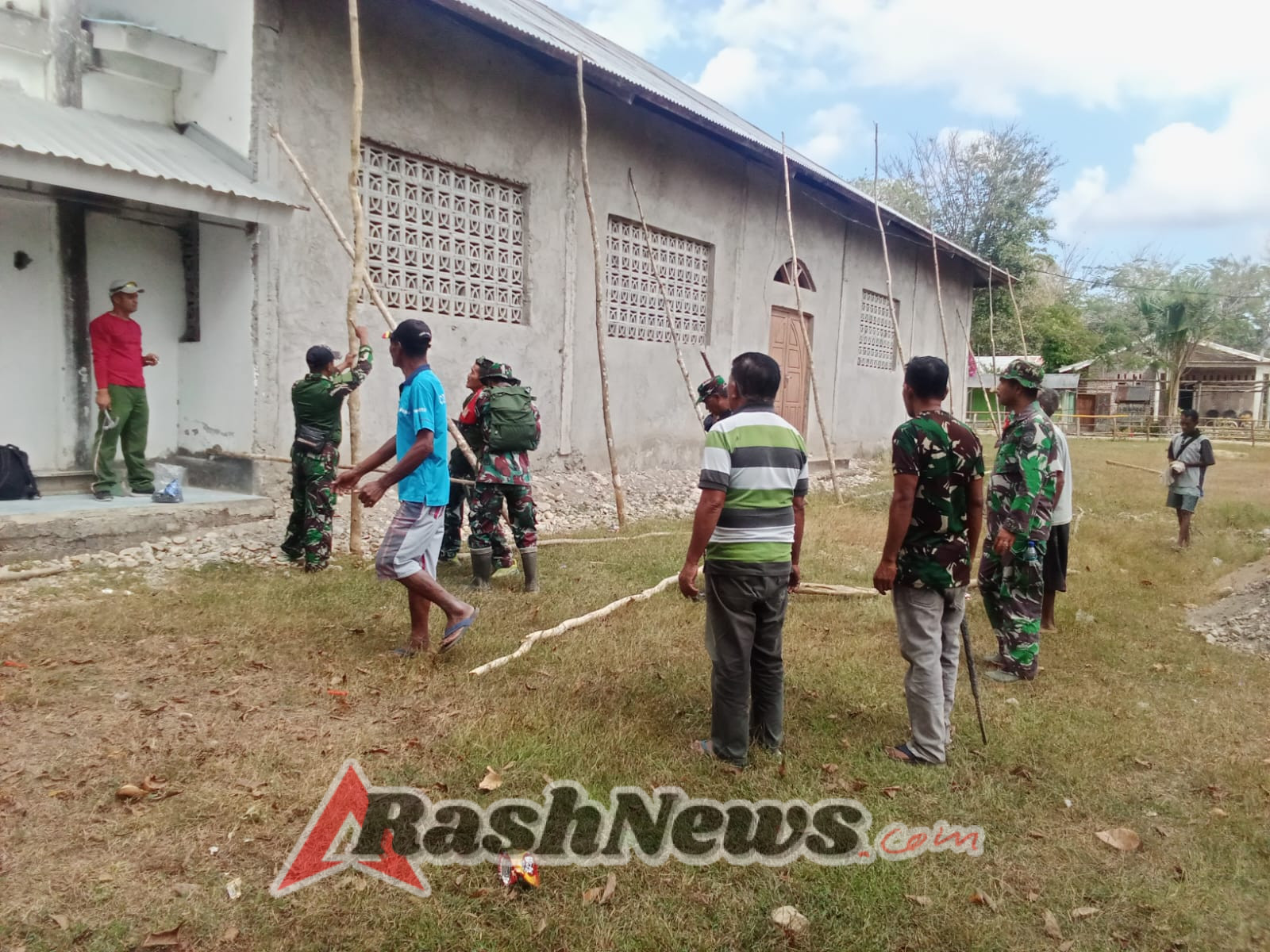 Berikan Rasa Nyaman Kepada Umat Ketika Beribadah, Satgas TMMD 125 Kodim Belu Rehab Kapela