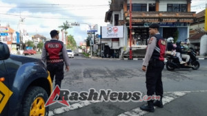 PATROLI BARCODE SAT SAMAPTA POLRES GIANYAR ANTISIPASI PENINGKATAN VOLUME KENDARAAN AKHIR PEKAN