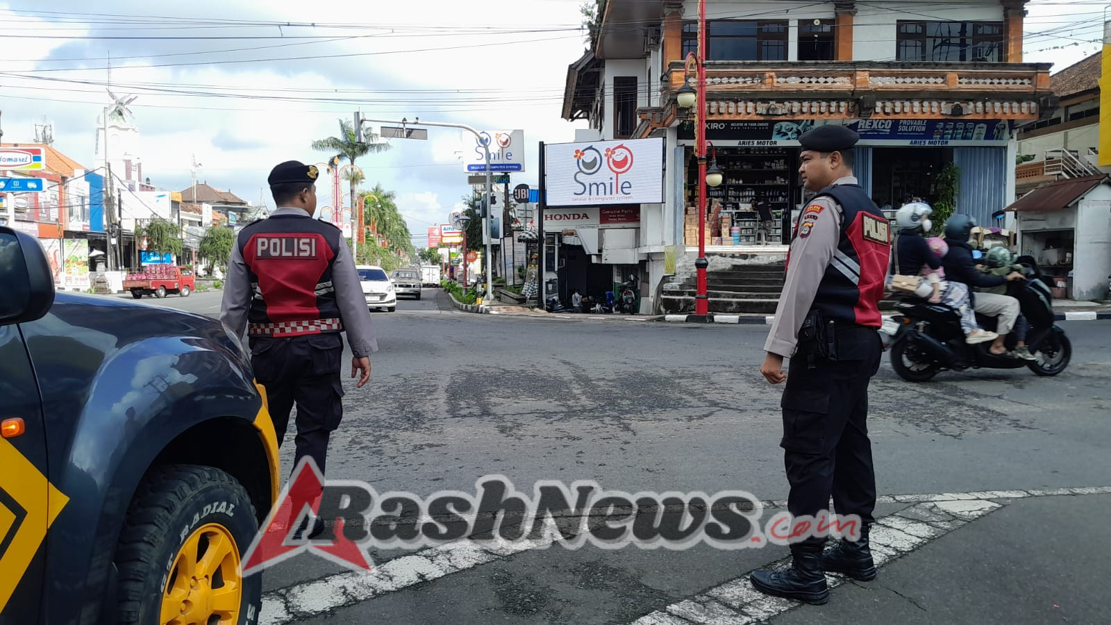 PATROLI BARCODE SAT SAMAPTA POLRES GIANYAR ANTISIPASI PENINGKATAN VOLUME KENDARAAN AKHIR PEKAN