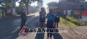 Langkah Tegap Menuju Kemerdekaan: Babinsa Sumberklampok Bentuk Karakter Siswa SMP Melalui Latihan PBB