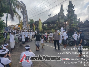 Bhabinkamtibmas Desa Petiga Berikan Pelayanan Atensi Upacara Dewa Yadnya Memendak Tapakan Pura Desa Bale Agung