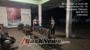Polisi Sambangi Warga Saat Subuh, Patroli Jalan Kaki Sat Samapta Tabanan Cegah Kejahatan 3C