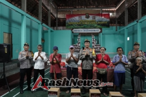 Kapolres Tabanan Gelar Minggu Kasih di Desa Banjar Anyar, Serahkan Tali Kasih untuk Warga