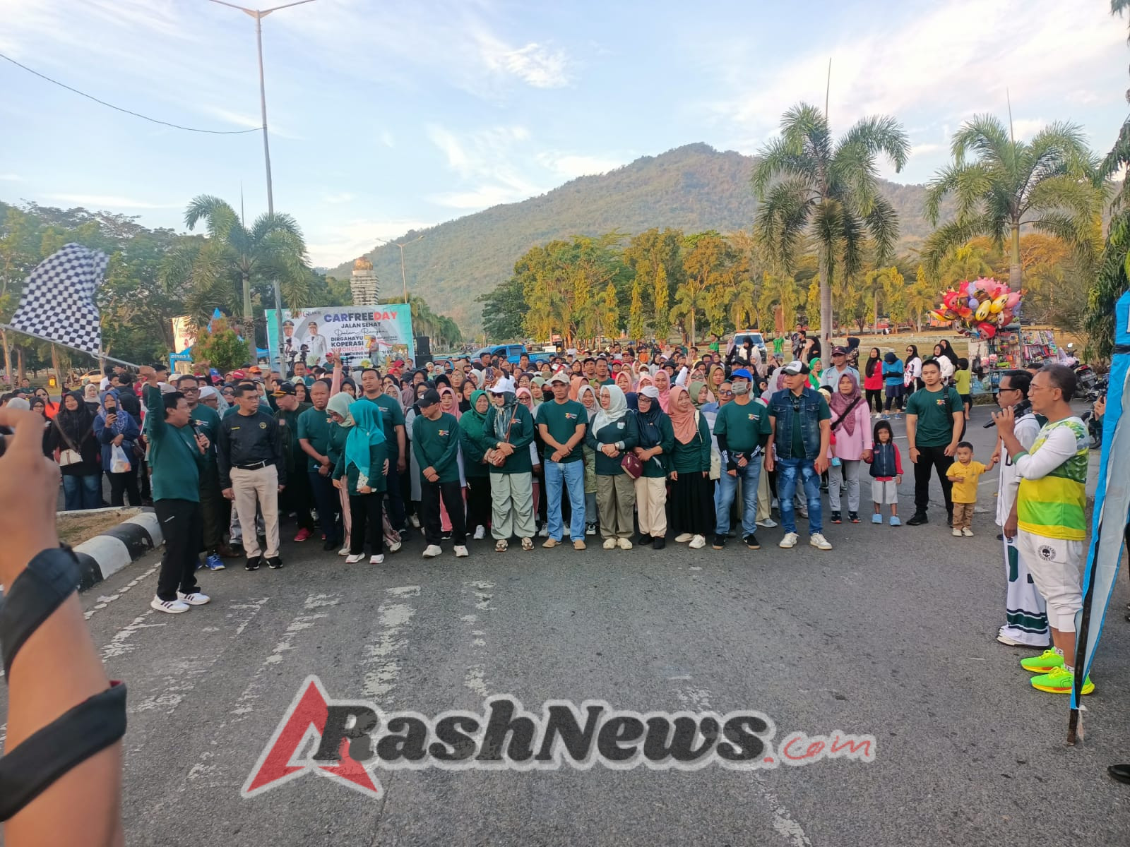 Sinergi TNI dan Masyarakat di Harkopnas ke-78: Danramil Taliwang Hadiri CFD dan Launching Koperasi