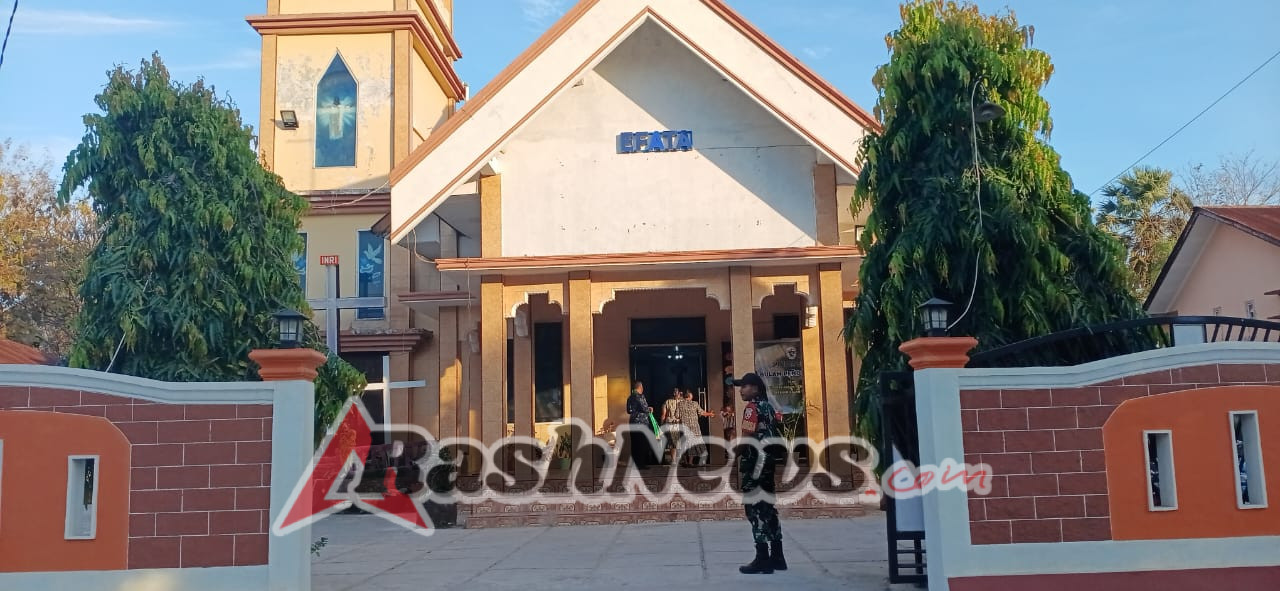 Menjaga Wilayah Binaan Aman Dan Kondusif, Babinsa Koramil 01/Ba’a  PAM Kebaktian Mingguan