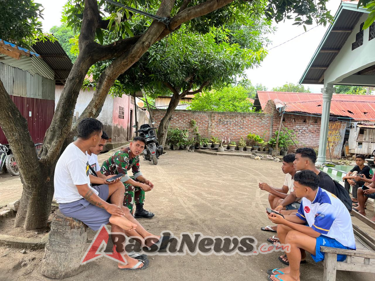 Babinsa Omesuri Ajak Warga Kalikur Jaga Kerukunan di Tengah Masyarakat