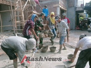 Gotong Royong Babinsa dan Warga Donggo Pererat Kemanunggalan TNI-Rakyat