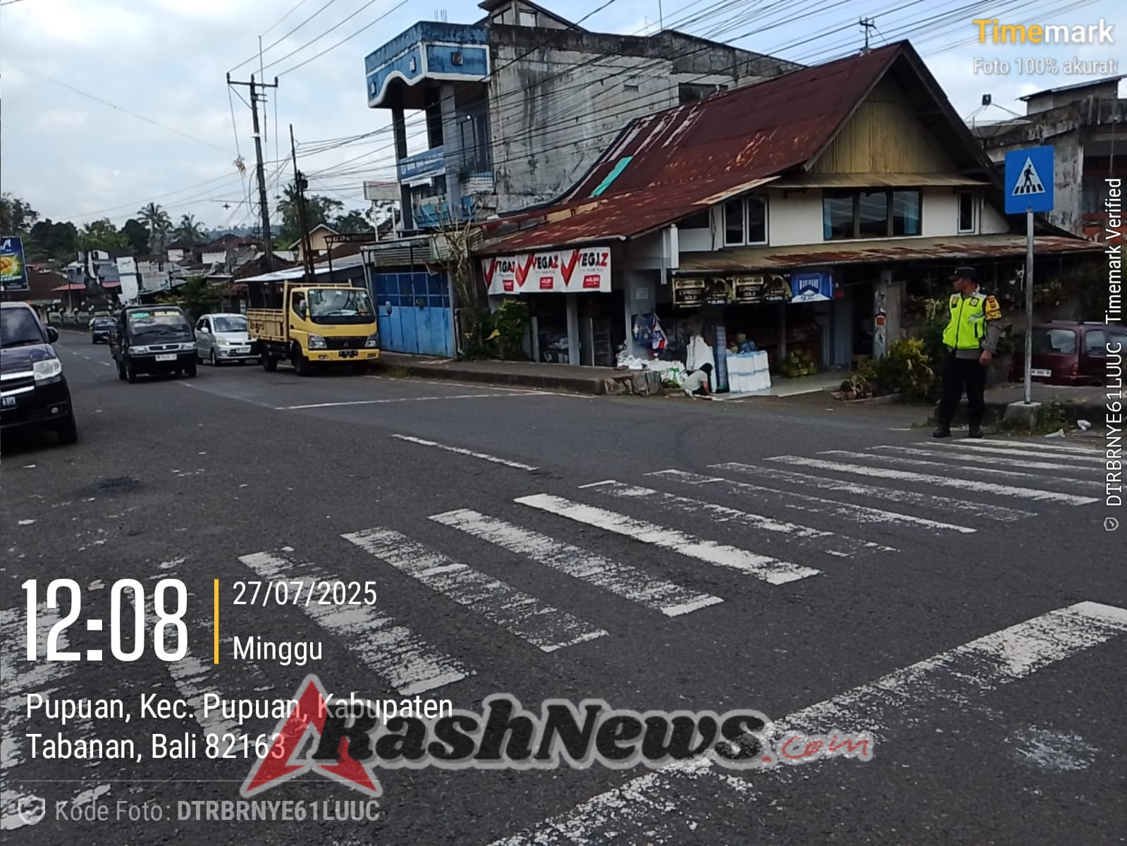 Personil Polsek Pupuan Laksanakan giat Strong Point, Kelancaran Arus Lalin Menjadi Prioritas