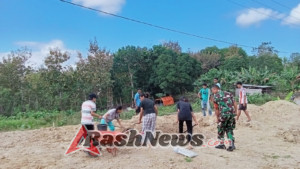 Peduli Lingkungan, Babinsa Koramil 1618-01/Miotim Aktif dalam Kegiatan Bersih Desa Popnam