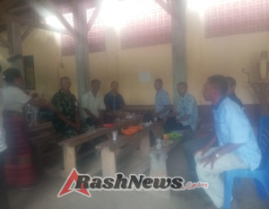 Melalui Komsos, Babinsa Koramil 1618-04/Bisel dan Warga Tokbesi Bangun Keharmonisan dalam Bermasyarakat