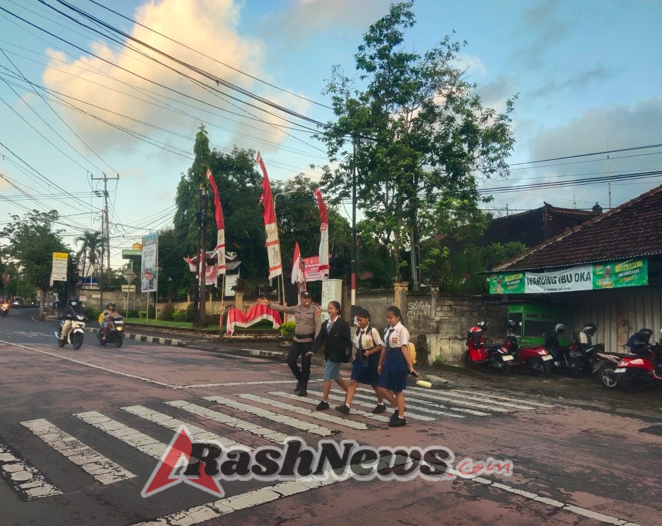 Ciptakan Keselamatan dan Kenyamanan Berlalulintas SatBinmas Rutin melaksanakan Strong Point Pagi