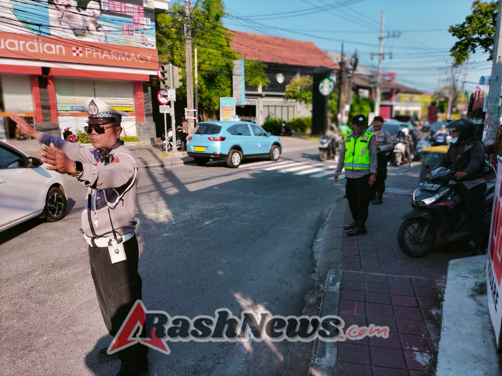 Polsek Kuta Utara Tingkatkan Strong Point Urai Kemacetan  Lalin Sore Hari