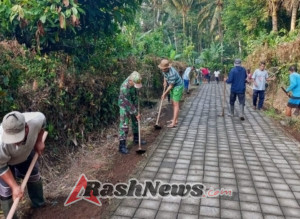 Dukung Pembangunan Desa, Babinsa Jegu dan Masyarakat Kerja Bakti Pelebaran Jalan