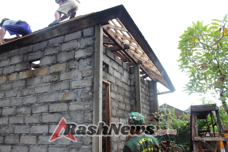 Perbekel Ari Anggara Apresiasi TMMD 125, Warga Desa Batuan Nikmati Rumah Layak Huni