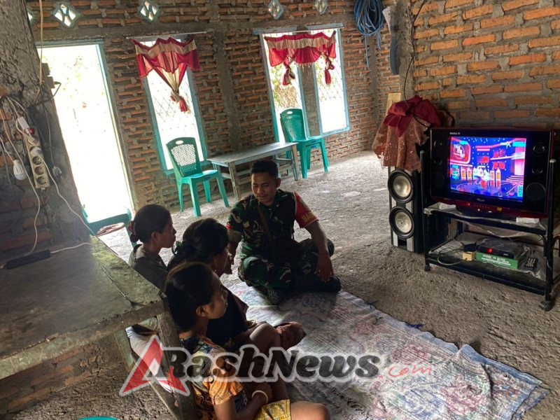 Babinsa Koramil 1602-04 Giatkan Komsos untuk Kemanunggalan TNI dan Rakyat di Ende