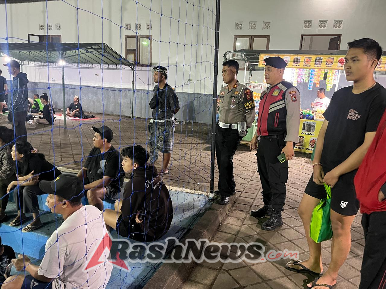 Ciptakan Kamtibmas Yang Aman dan Kondusif Polsek Mengwi Sambangi Turnamen Bola Voli