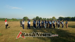 Dari Lapangan Pegametan: Babinsa Sumberkima Bekali Calon Paskibra dengan Baris Berbaris