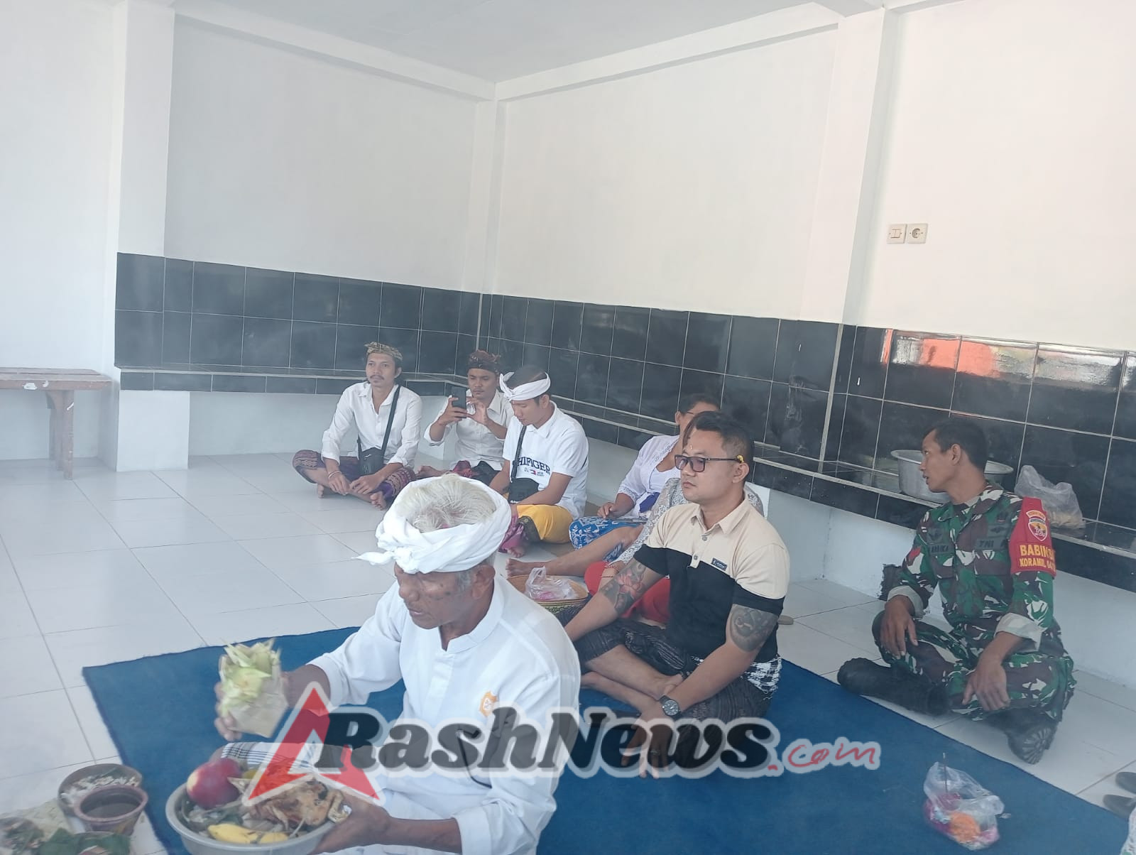 Turut ikut berpartisipasi dalam kegiatan upacara keagamaan melaspas alit