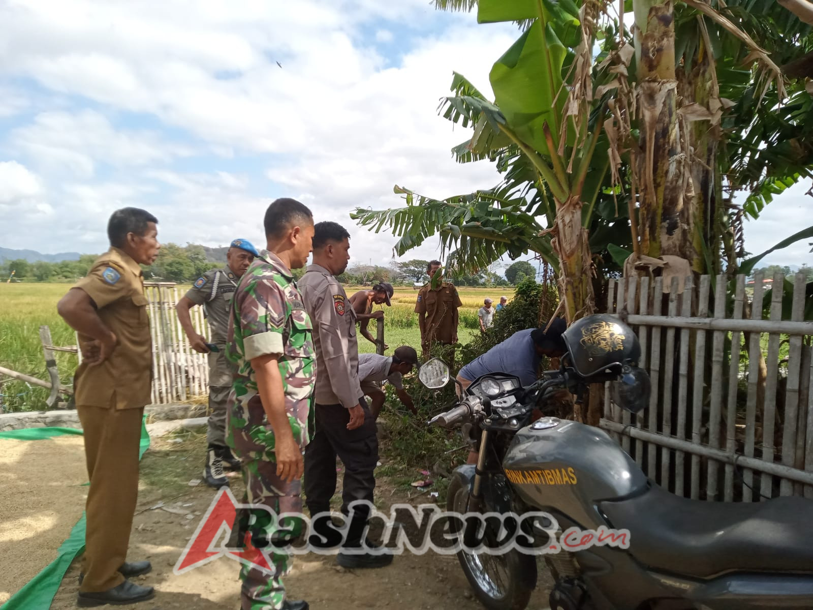 Sertu Mawardin Babinsa, Kunci Kesepakatan Pembukaan Gang di Desa Cenggu