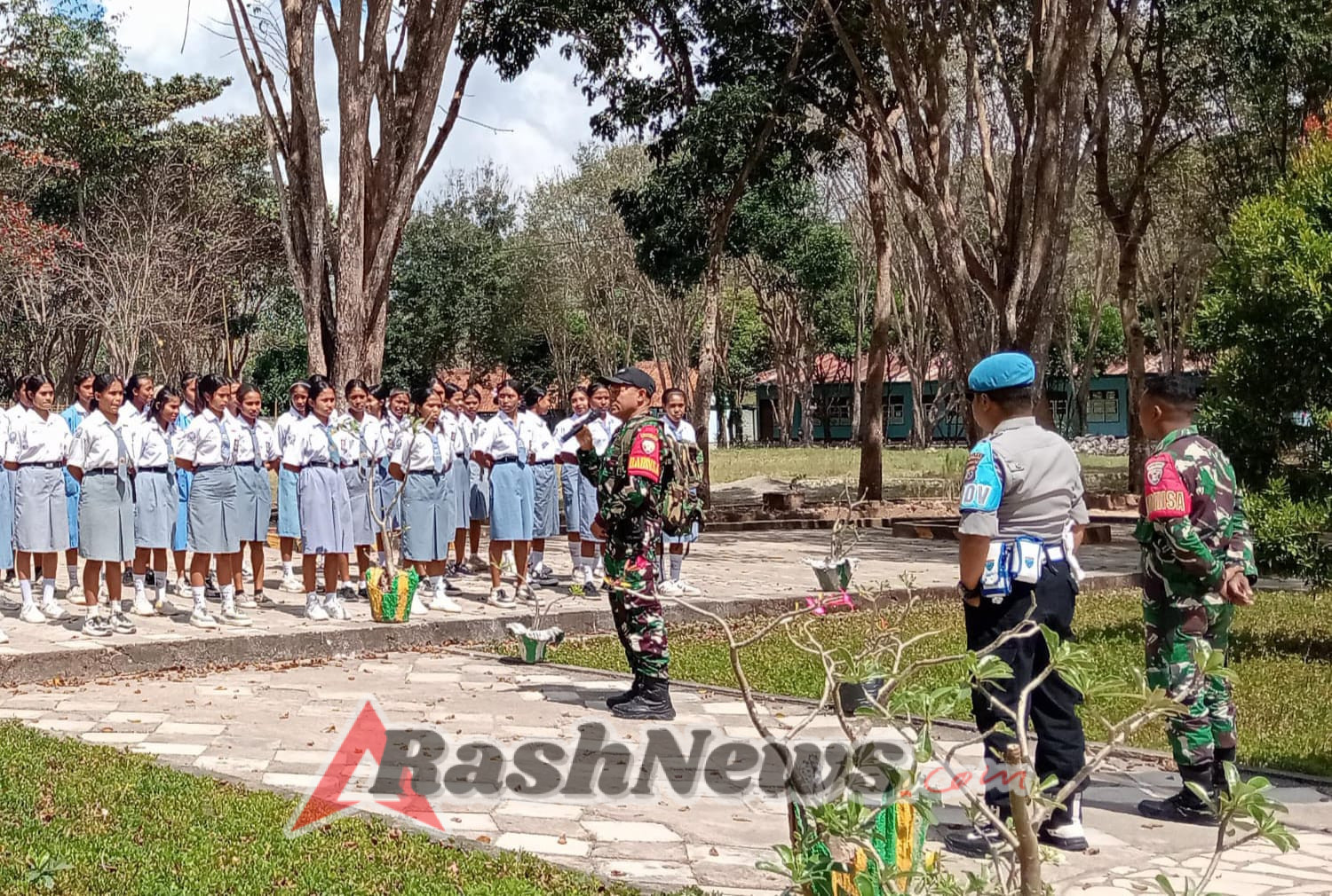 Babinsa Koramil 1618-04/Bisel Laksanakan Seleksi Paskibra di SMK Katolik St. Pius X Bitauni