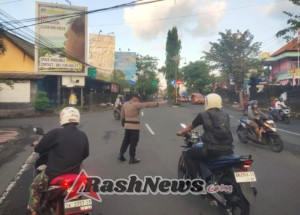 “Sebagai Bentuk Kepedulian Polri Terhadap Masyarakat Personil Sat Binmas Laksanakan Strong Point Pag