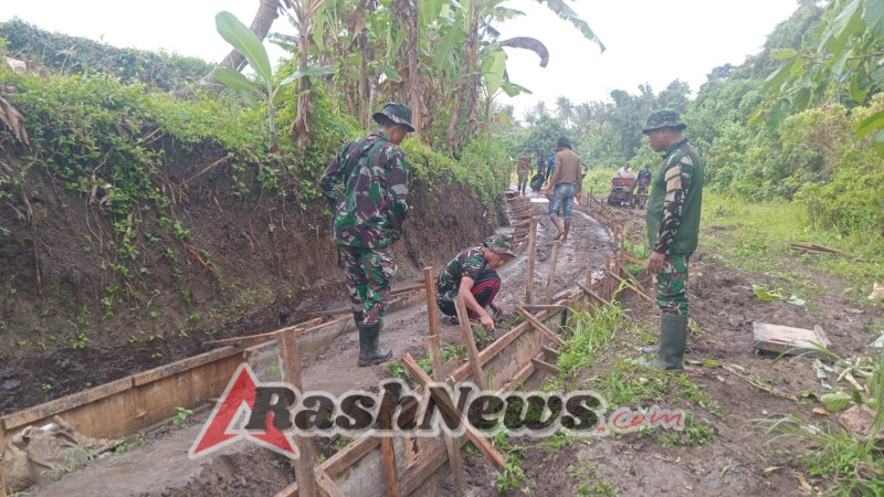 Di Lapangan Bersama Warga, Dansatgas TMMD Letkol Rizal Pastikan Proyek Jalan Tani Tepat Sasaran