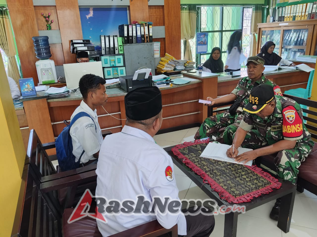 Babinsa Kodim 1602/Ende Bersama Guru MAN Ende Tingkatkan Kedisiplinan Siswa
