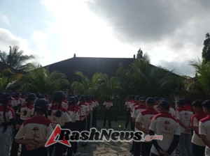 Lomba gerak jalan HUT kemerdekaan RI ke-80, Babinsa 1623-07/Bebandem latihkan PBB siswa-siswi SMPN 1 Bebandem.