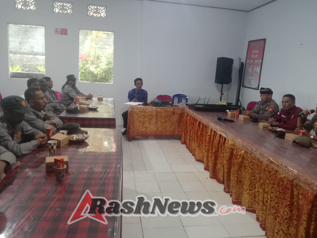 Sinergi TNI dan Masyarakat: Bati Tuud Koramil Busungbiu Bekali Satlinmas Dapdap Putih Siaga Bencana dan Kamtibmas