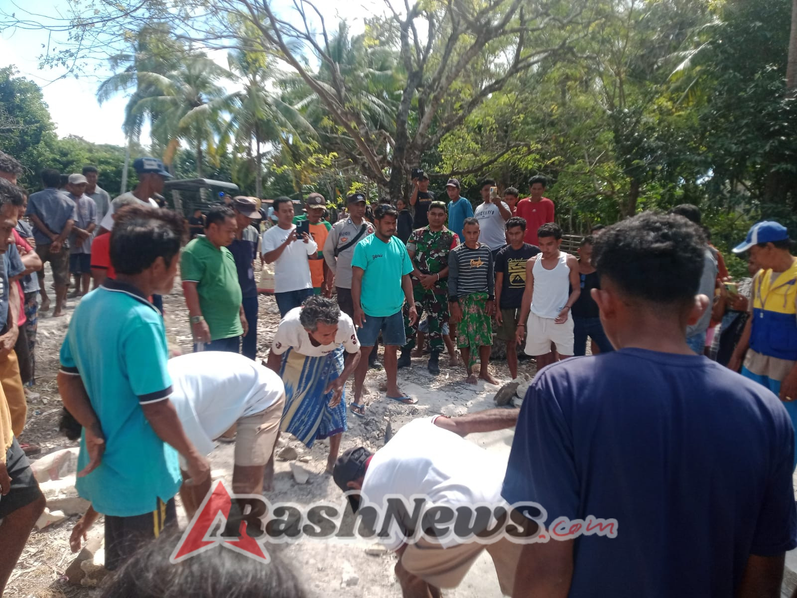 Peran Aktif Babinsa Oebou dalam Pengamanan Konflik Sosial di Proses Pemakaman Warga