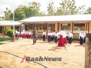 Semangat Kemerdekaan, Siswa Dilatih Upacara oleh Babinsa