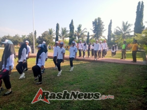 Babinsa Serda Beny Eka Latih Paskibra Jelang HUT RI ke-80 di Kecamatan Poto Tano