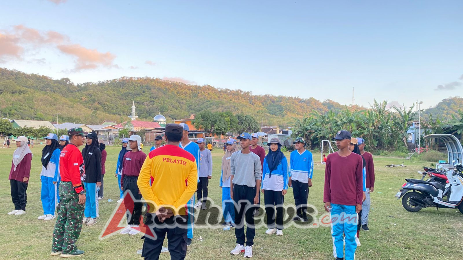 Peran Aktif Babinsa Tongo dalam Pembinaan Disiplin Calon Paskibra Sekongkang