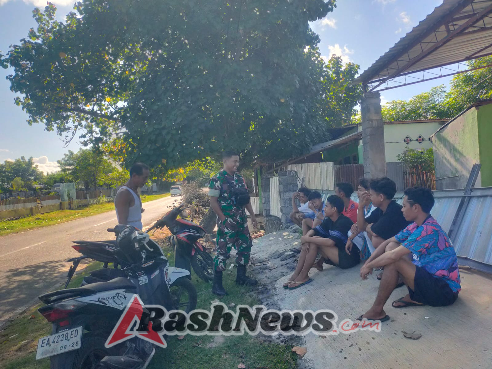 Babinsa Dusun Mamboa Tekankan Hidup Sehat Tanpa Miras dan Obat Terlarang