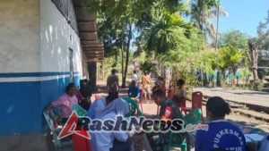 Babinsa Dampingi Pemeriksaan Darah Warga oleh Puskesmas Kabir di Desa Bandar