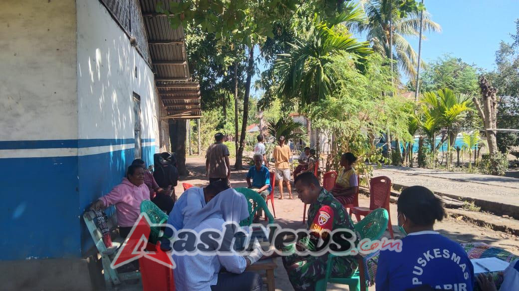 Babinsa Dampingi Pemeriksaan Darah Warga oleh Puskesmas Kabir di Desa Bandar