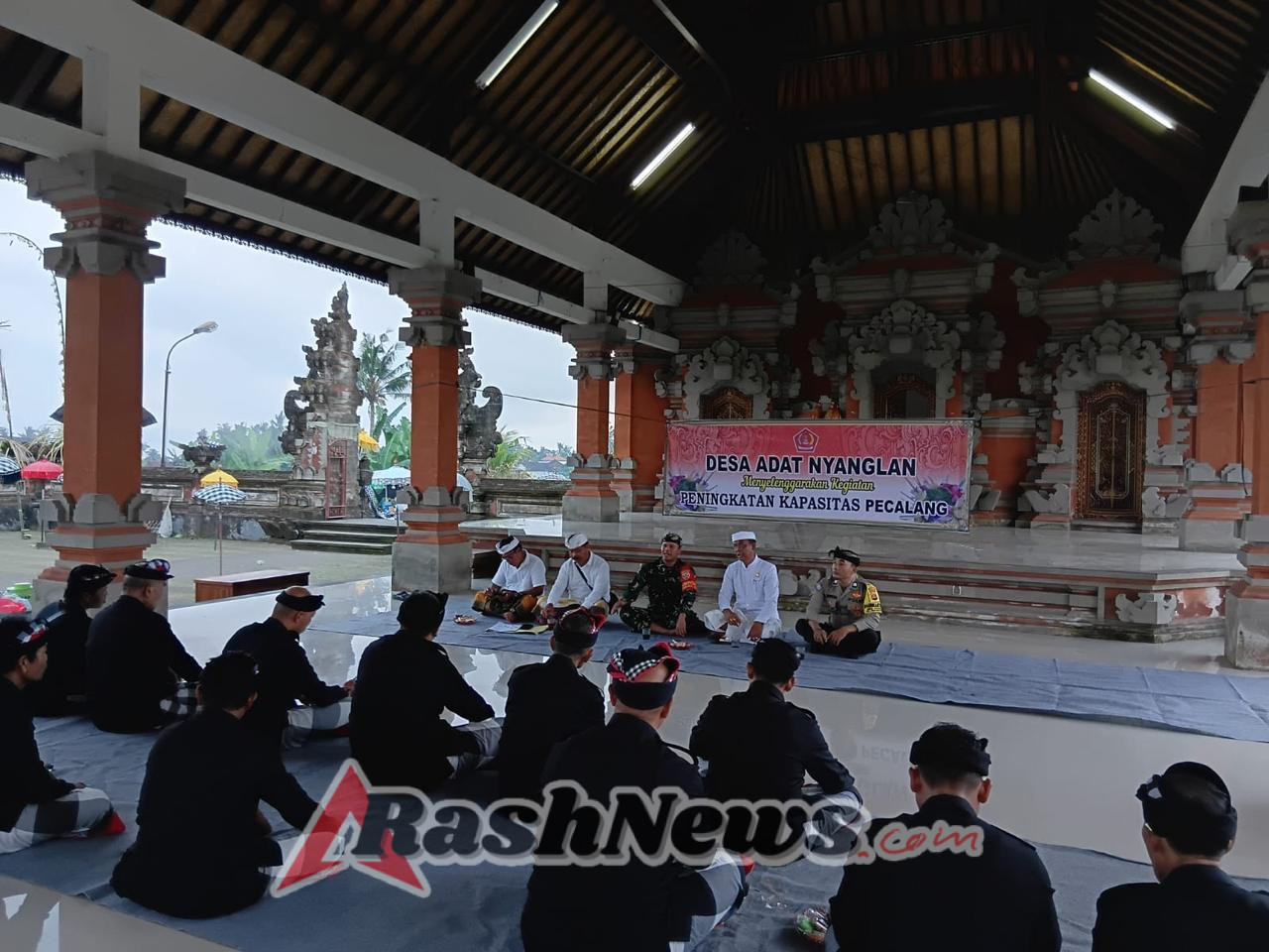 Hadiri Penguatan Kapasitas Pecalang, Babinsa Nyanglan Tekankan Pentingnya Pemahaman Tupoksi