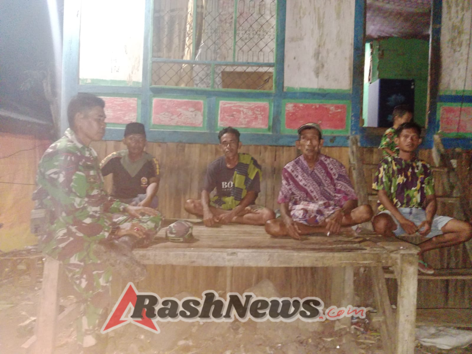 Sertu Ruslan Imbau Warga Desa Keli Selesaikan Masalah dengan Musyawarah