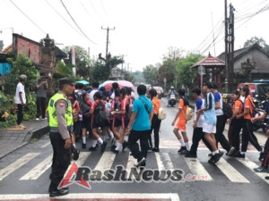 Kapolsek Payangan Buka Jalan Santai Meriah HUT ke-60 SMPN 1 Payangan