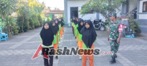 Babinsa Buleleng Latih Siswi MI Ta’riful Fuad dalam PBB untuk Lomba Gerak Jalan HUT RI ke-80
