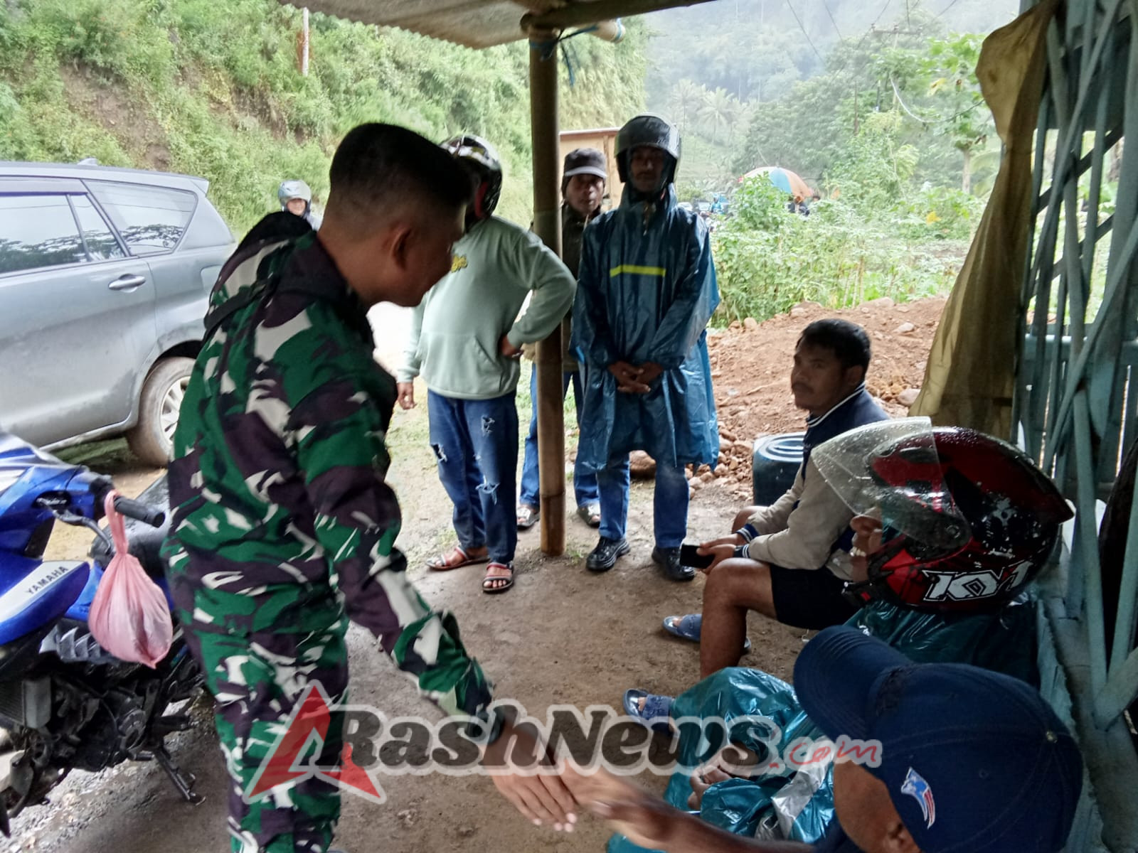 TNI Hadir di Tengah Warga, Babinsa Wolowaru Jaga Keamanan dan Ketertiban Desa Liabeke
