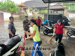 Kepedulian Lingkungan, Babinsa Aktif dalam Kegiatan Resik Sampah Plastik