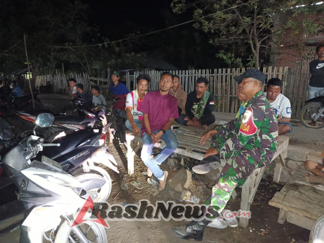Babinsa Kilo Patroli Malam Jaga Keamanan Desa Malaju
