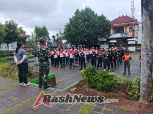 Babinsa 1623-01/Karangasem latihkan materi PBB siswa-siswi SMP N 5 Amlapura