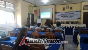 Danramil 1623-02/Abang edukasi siswa-siswi SMP N 2 Abang agar bebas dari ancaman Narkoba.